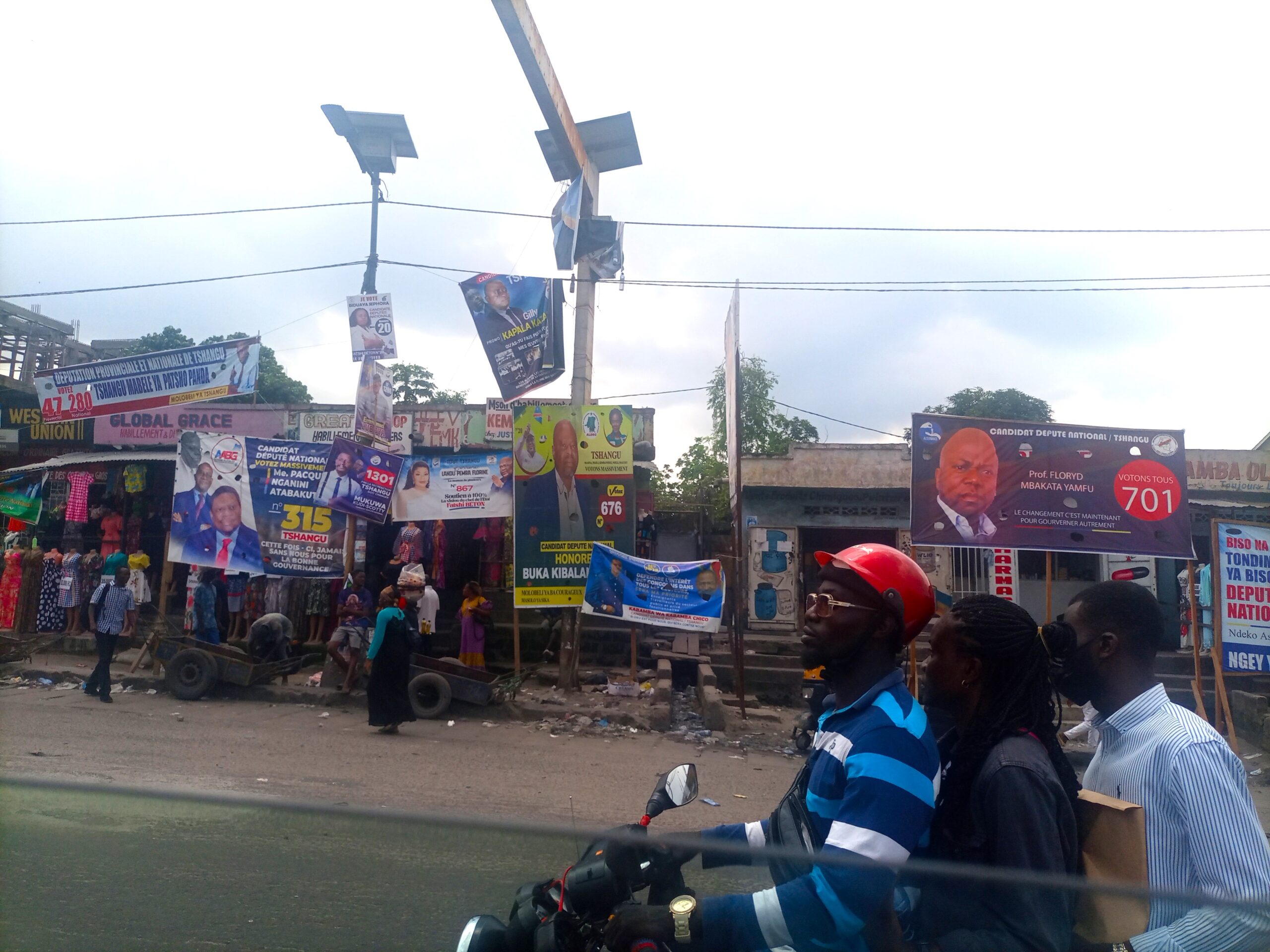 Während der Wahl im Kongo Strasse in Kinshasa